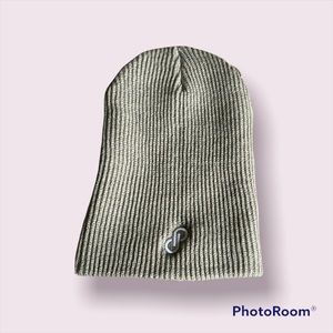 NWOT Slouchy Poshmark Beanie